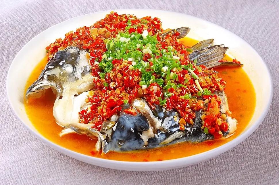 湖南剁椒鱼头：品味地..